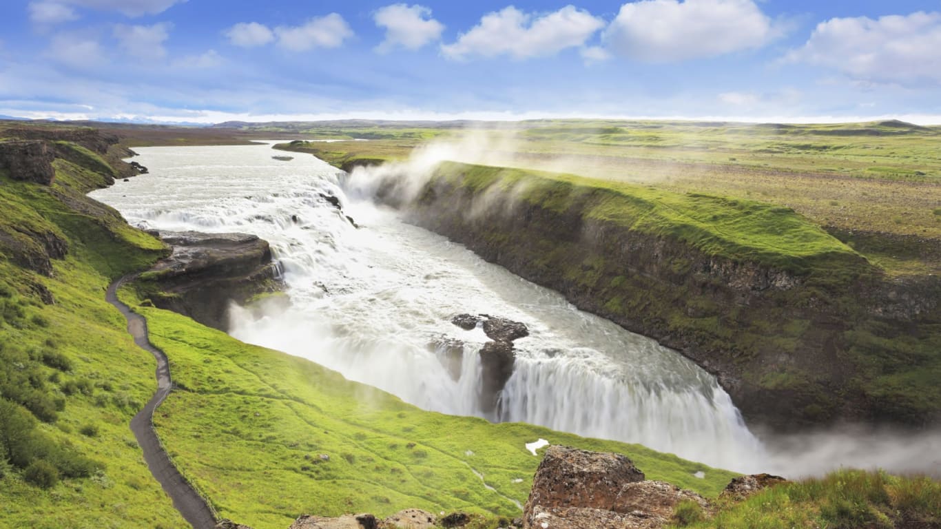 Исландия водопады олень