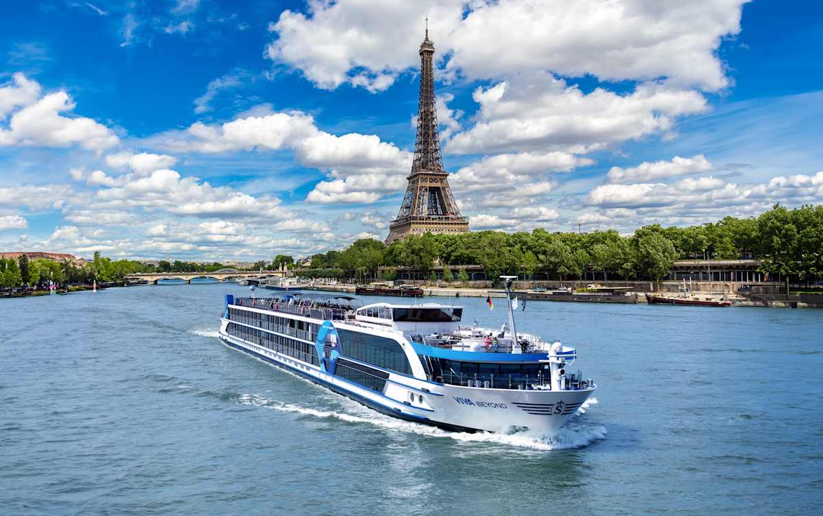 Parisian Delights & Cruising the Romantic Seine River photo 1