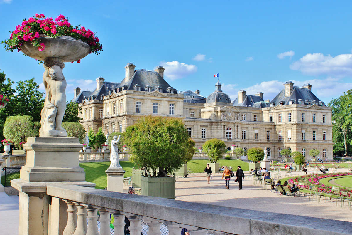 Parisian Gardens, Dutch Tulips & Waterways photo 6