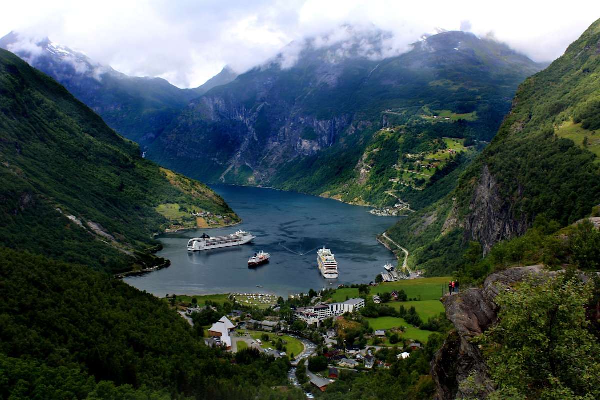 Norway In-Depth: Cities, Fjords & Arctic Circle photo 5
