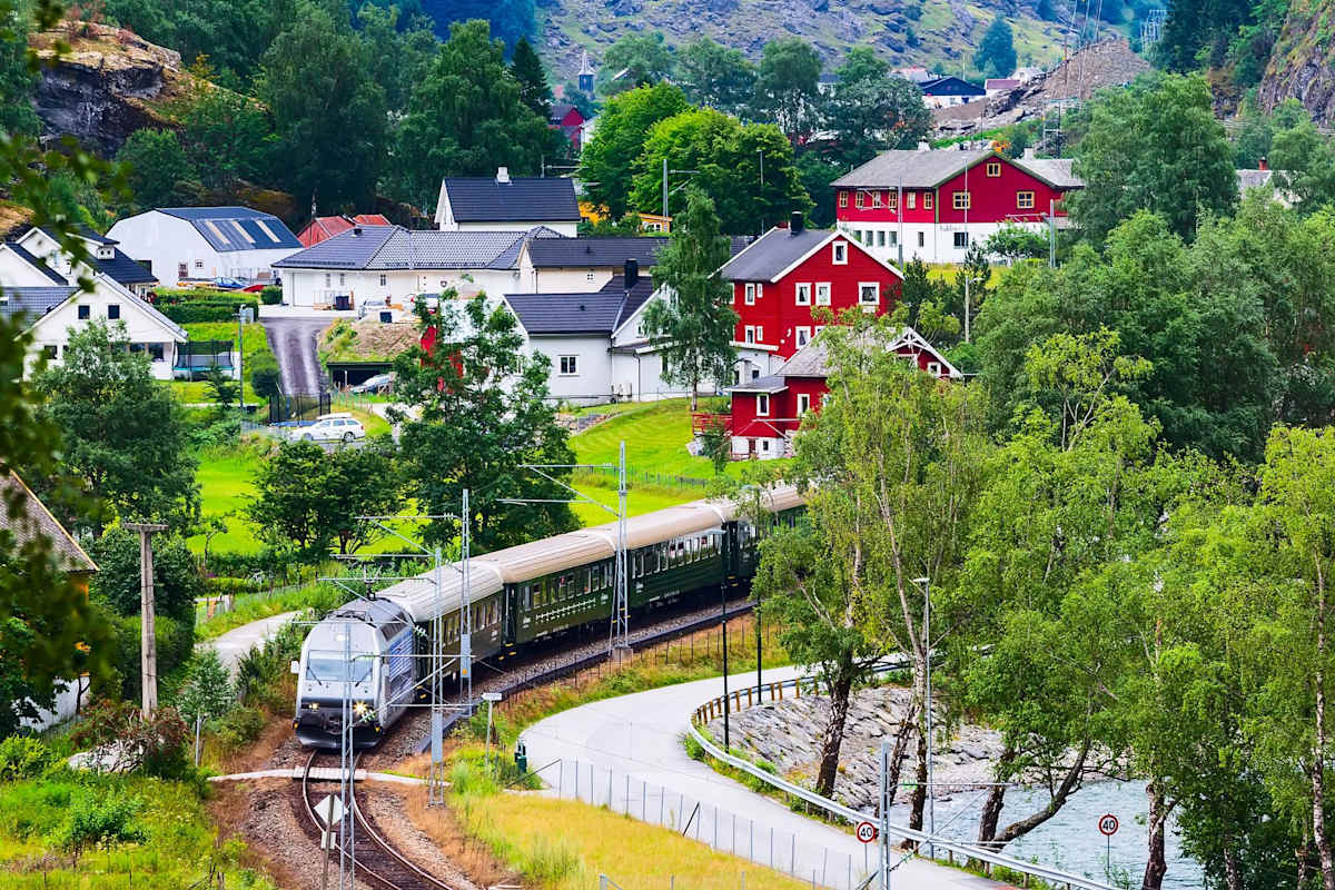 Norway In-Depth: Cities, Fjords & Arctic Circle photo 2