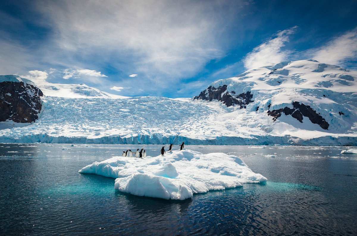 Crossing the Antarctic Circle photo 4