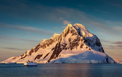 Crossing the Antarctic Circle photo 3