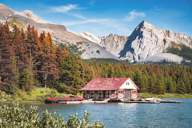 Canadian Rockies Signature & Lakeside Luxury photo 2