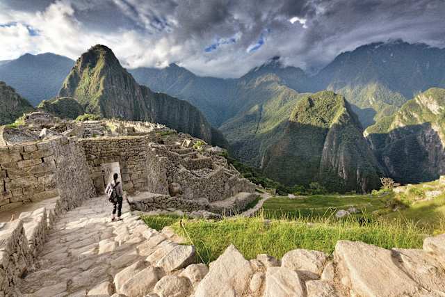 Sacred Valley & Sun Gate Trek to Machu Picchu photo 1