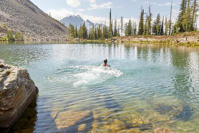Banff's Best Lakes & Heli-Hiking the Bugaboos photo 3