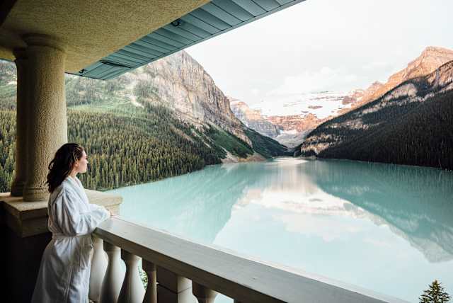 Canadian Rockies Signature & Lakeside Luxury photo 1