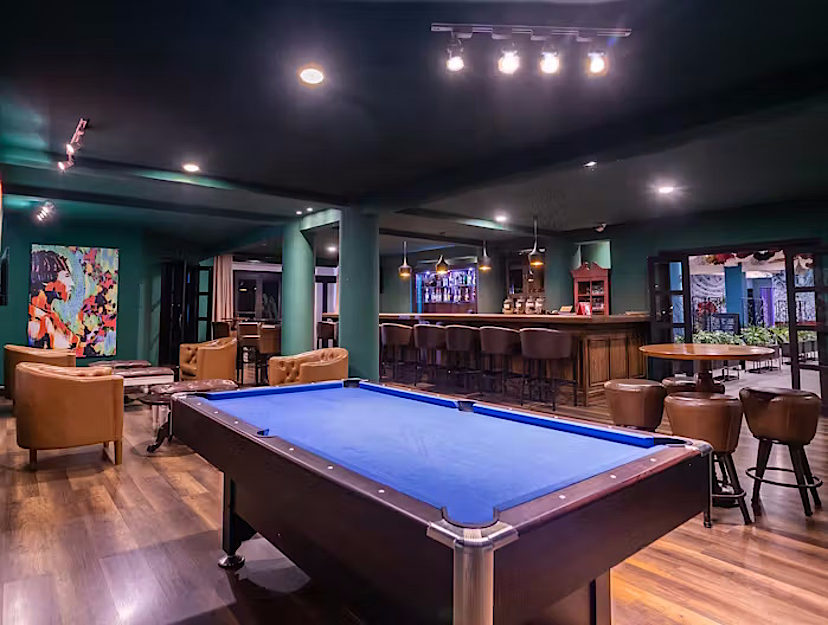 Bar Lounge
