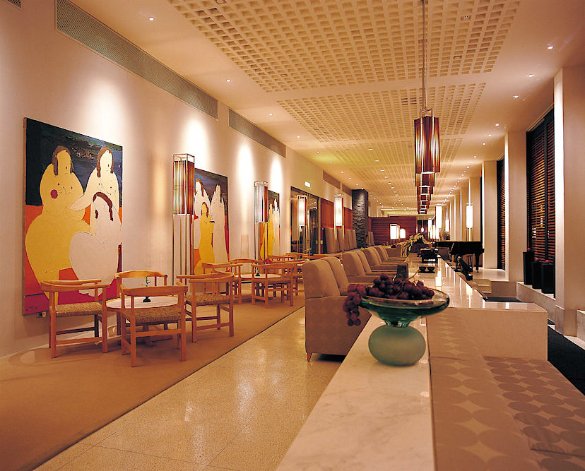 Lounge bar