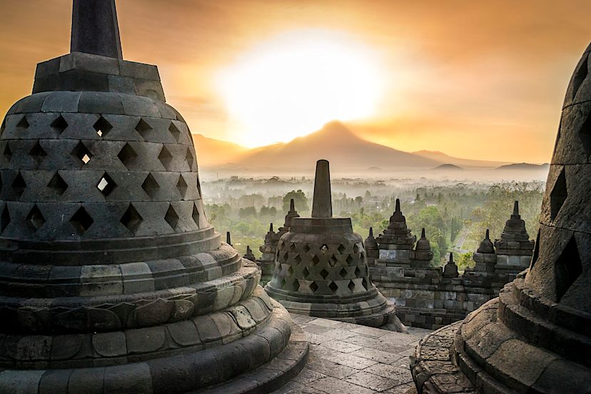 Sunrise Trek To Punthuk Setumbu Hills & Borobodur Temples