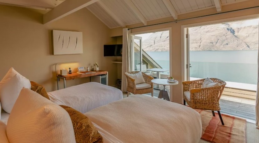 Lakeview Deluxe Room