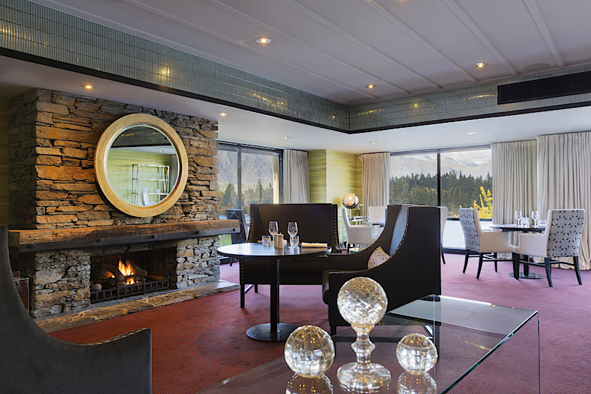 Dining & Lounge