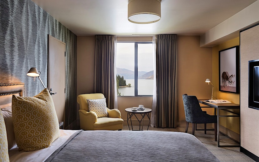 Lake View Guest Room