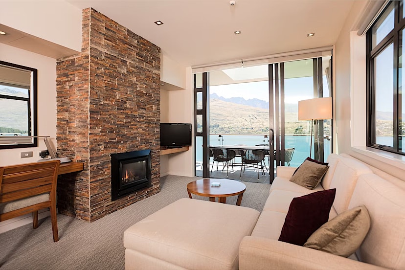 2 Bedroom Lake View