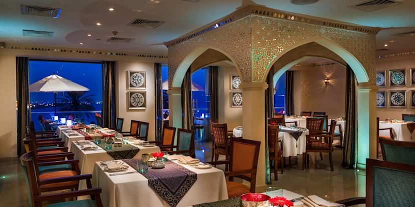 Dining, Crowne Plaza Muscat