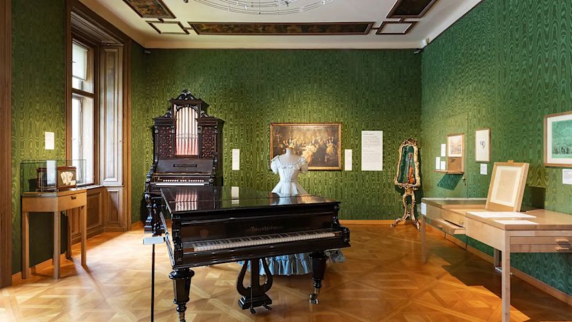 Strauss Apartment
