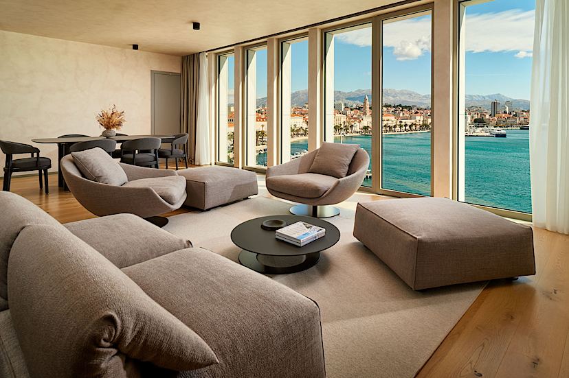 Ambasador Suite Living & Dining Room