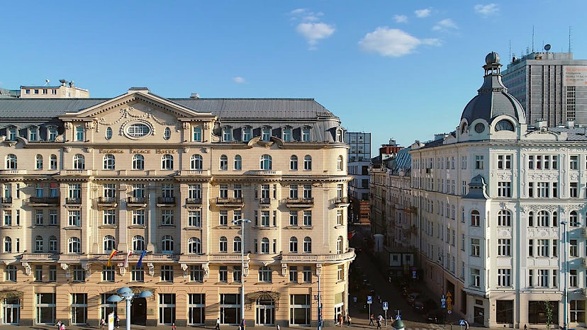 Polonia Place
