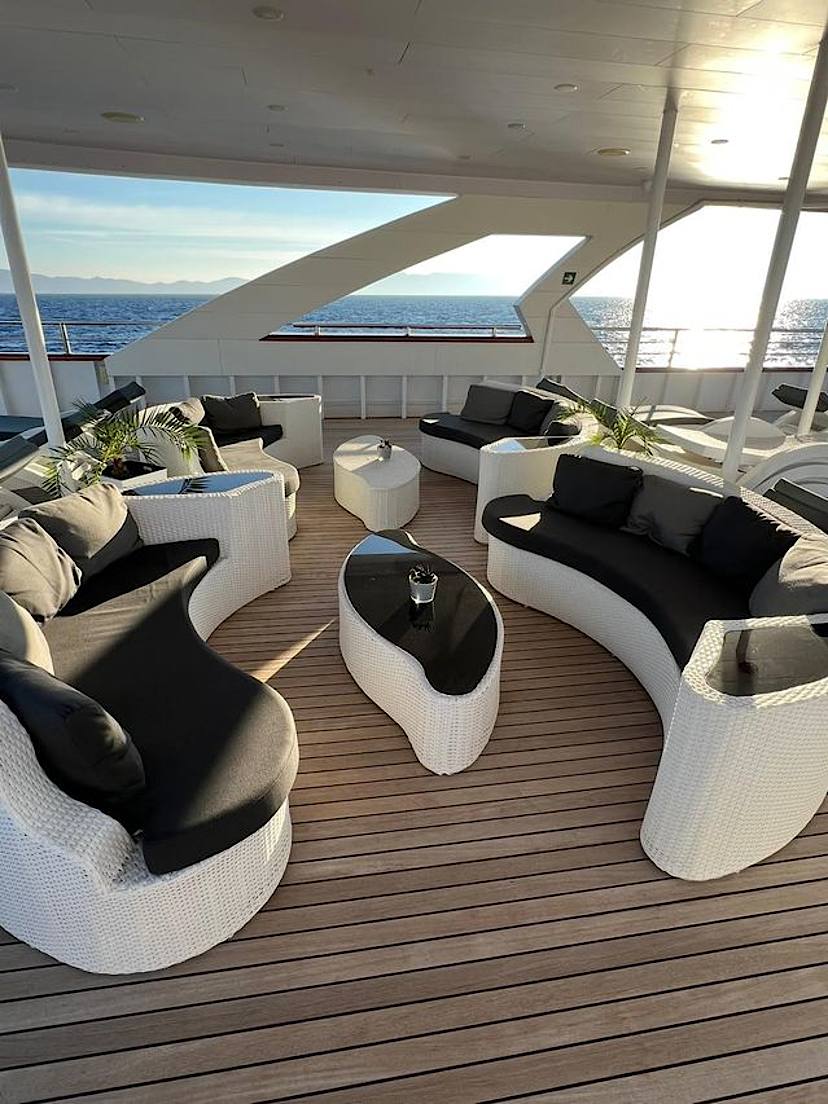 Sun Deck Lounge