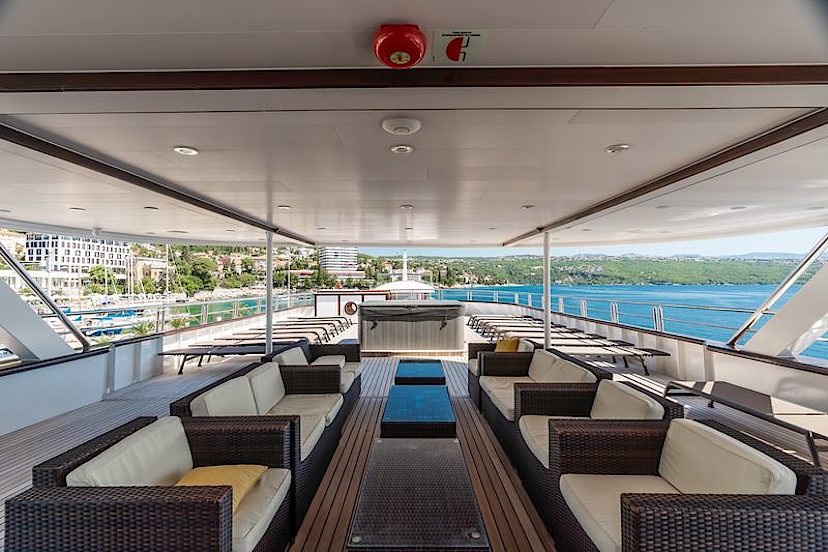 Sun Deck Lounge