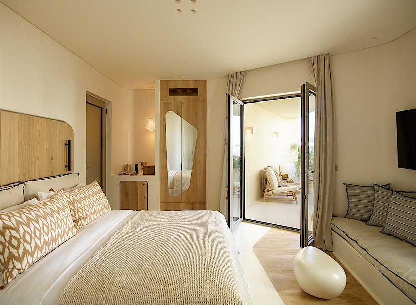 Deluxe Coastal View Suite