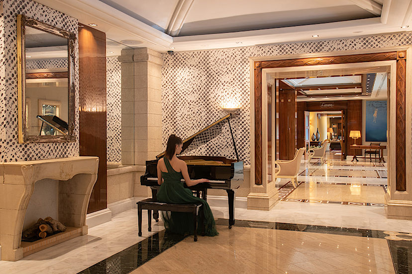 Lobby Bar