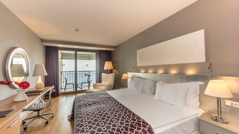 Deluxe Room with Sea View