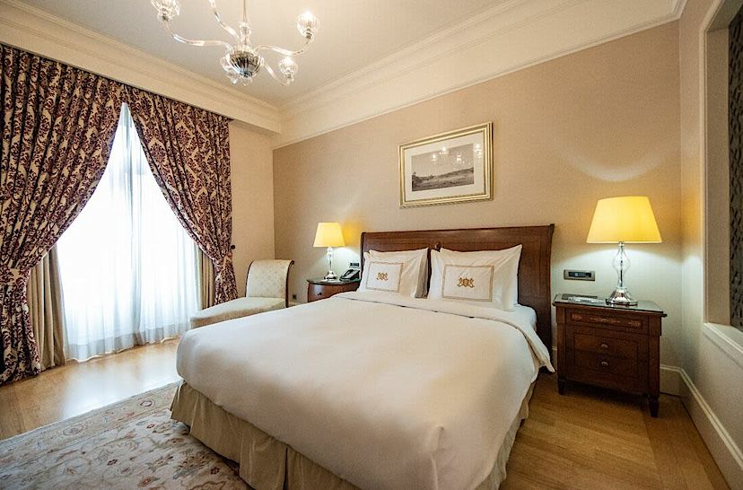 Deluxe Pera Room