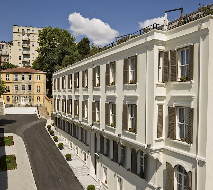 TomTom Suites