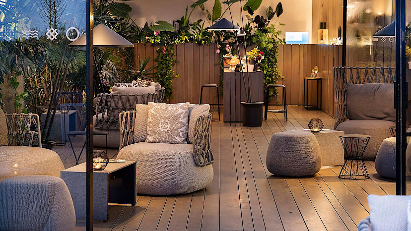 Lounge Bar