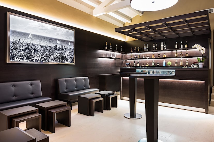 Lounge Bar