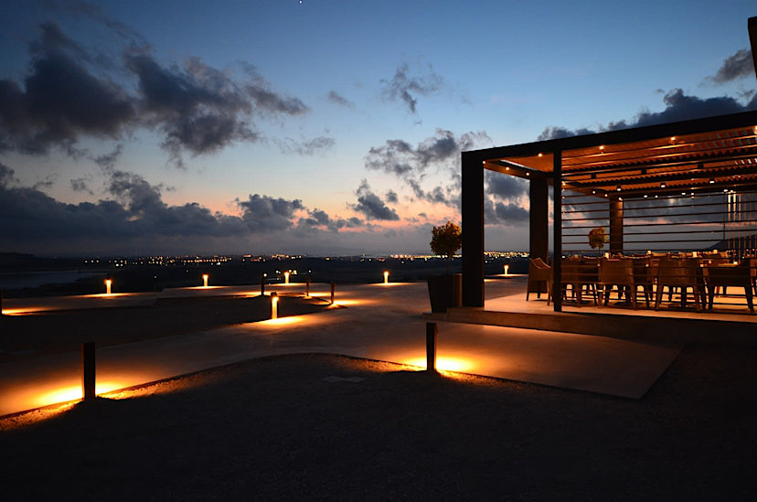 Hilltop Lounge