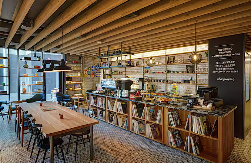 Dining & Cafe Area