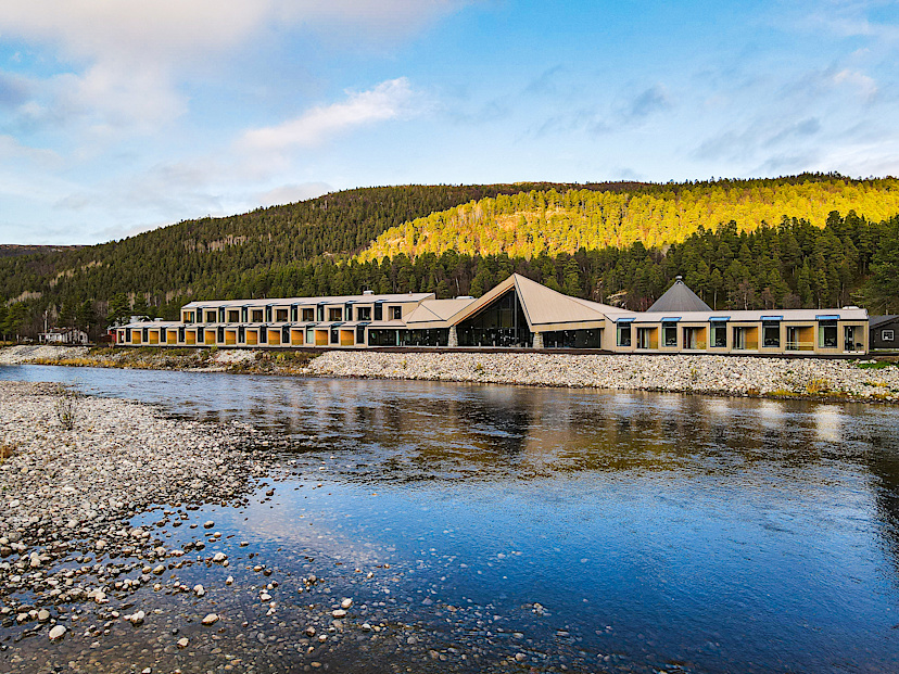 Arctic Wilderness Lodge