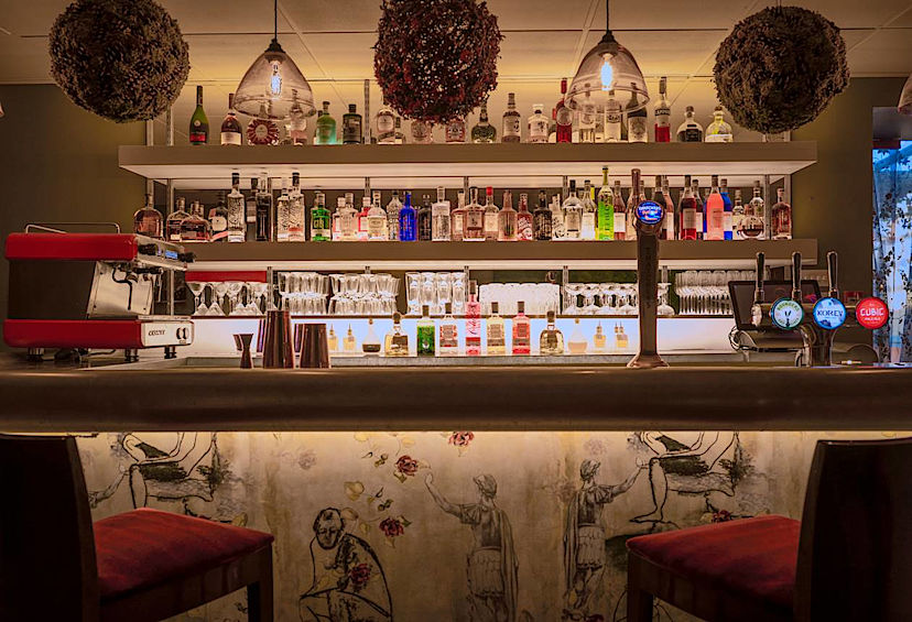 Bar and Lounge