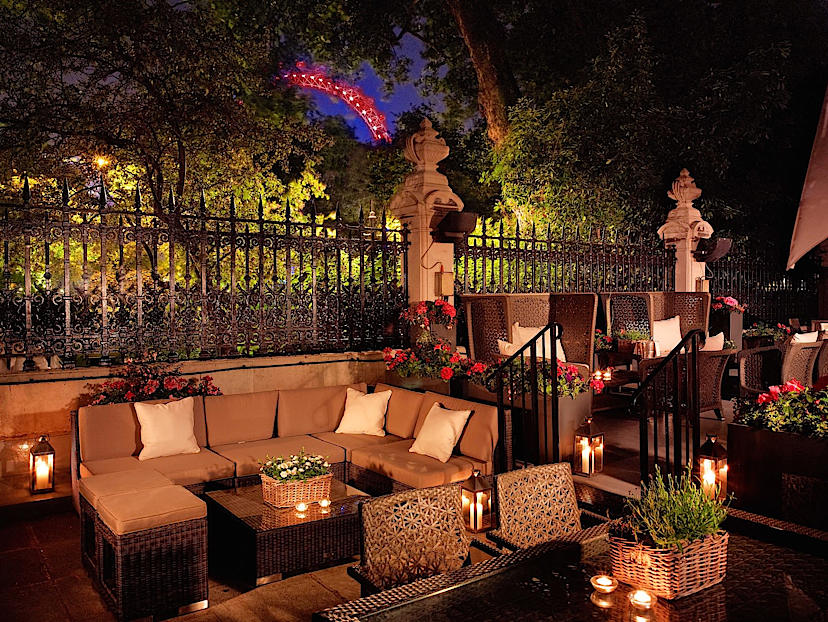 Royal Lounge