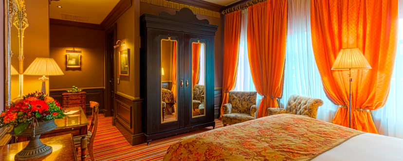 Deluxe Victorian Room