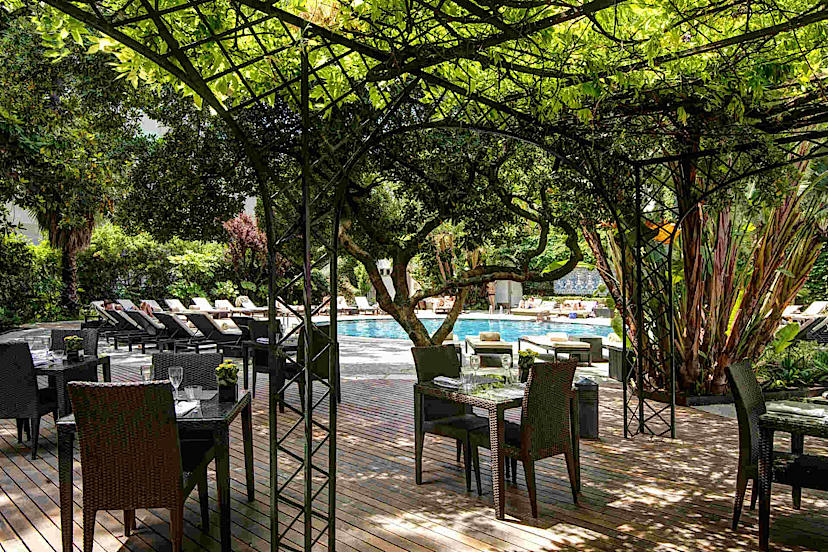 Pool Bar