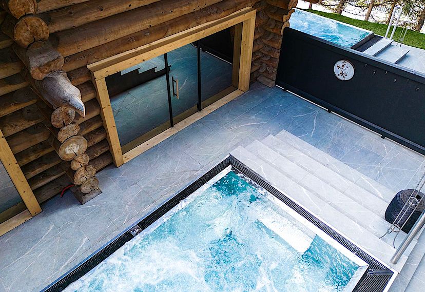 Outdoor Jacuzzi
