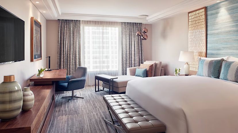 Deluxe Guest Room (Club Lounge)