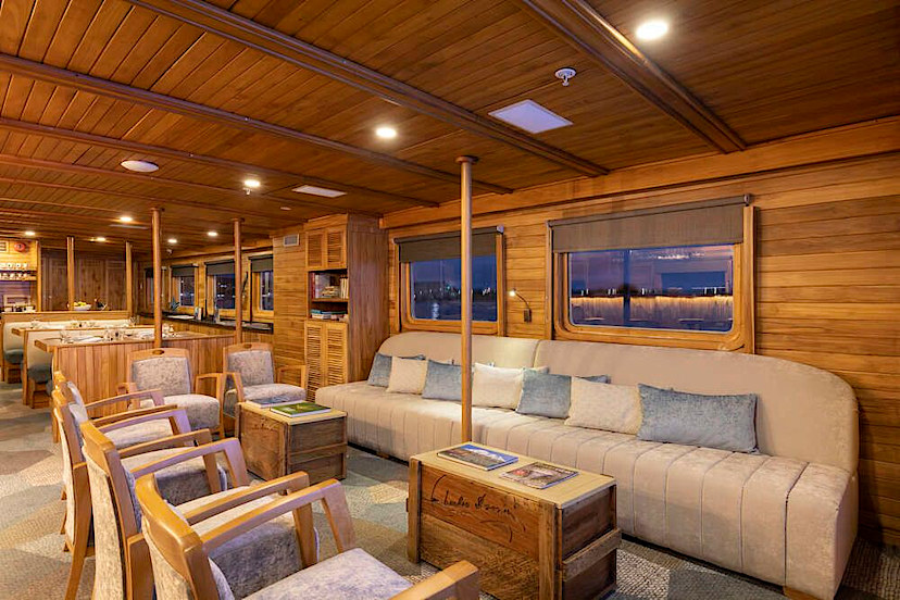 Coral II Lounge