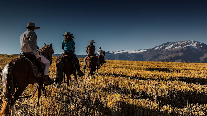 Horseback Riding, Sol y Luna