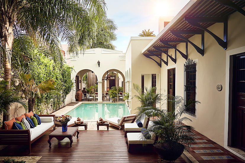 Pool Lounge