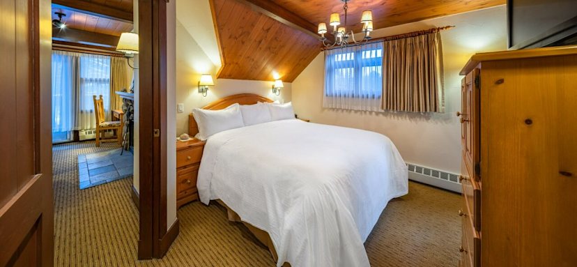 Family Loft Suite (1 King, 2 Singles)