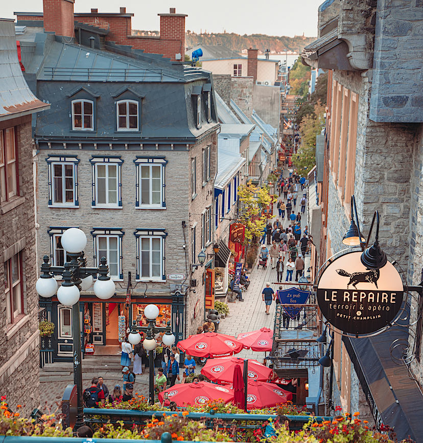 Cafes & Shops of Rue du Petit Champlain