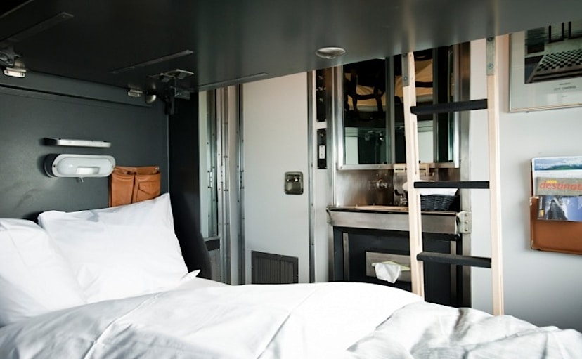 Sleeper Plus Cabin - Night