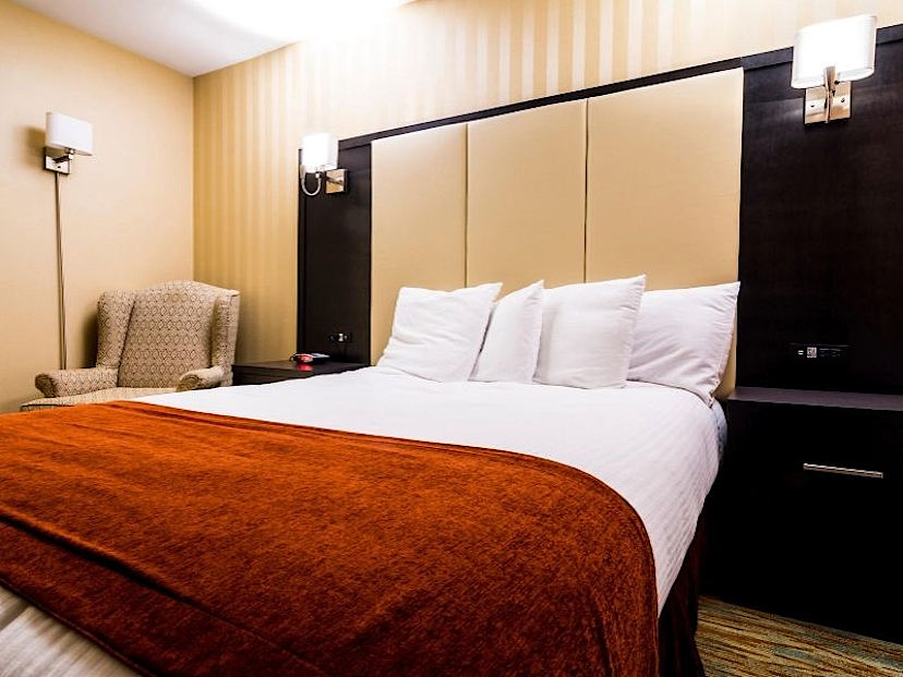 Queen Guest Room