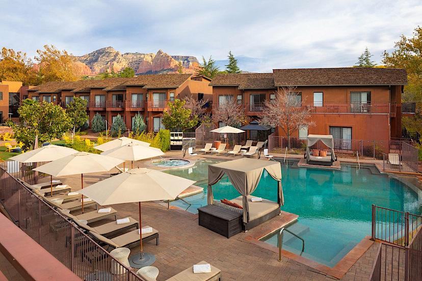 Hotel & Pool