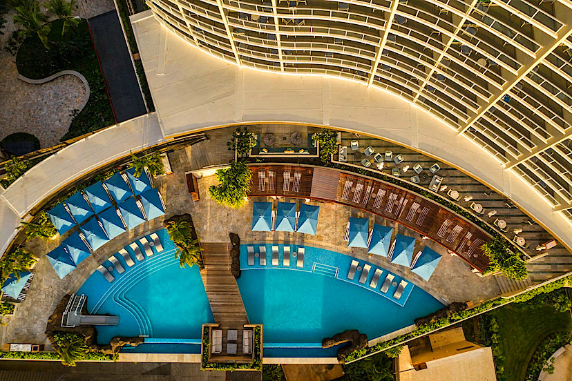 Ritz Carlton Waikiki Beach