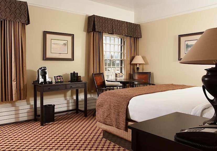 Deluxe Queen Room